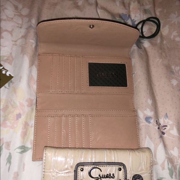 GUESS wallets. - Picture 3 of 3